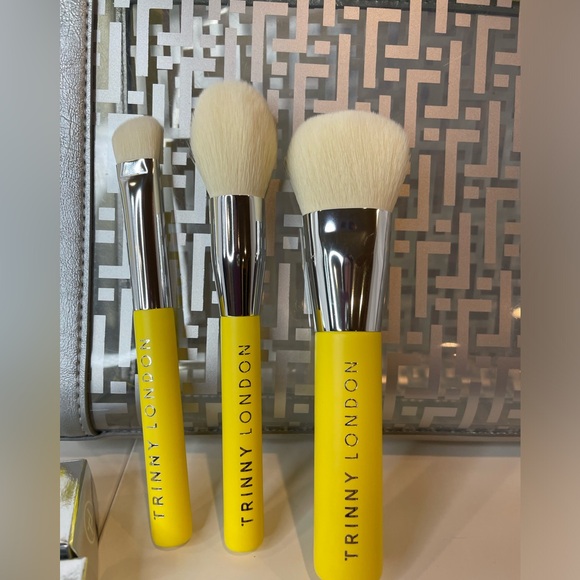 Trinny London brush, bag, towel gift set - Picture 2 of 12